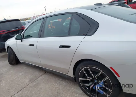 2026 BMW 760I xDrive z USA, uszkodzony, nr VIN WBA33EJ06TCW56445